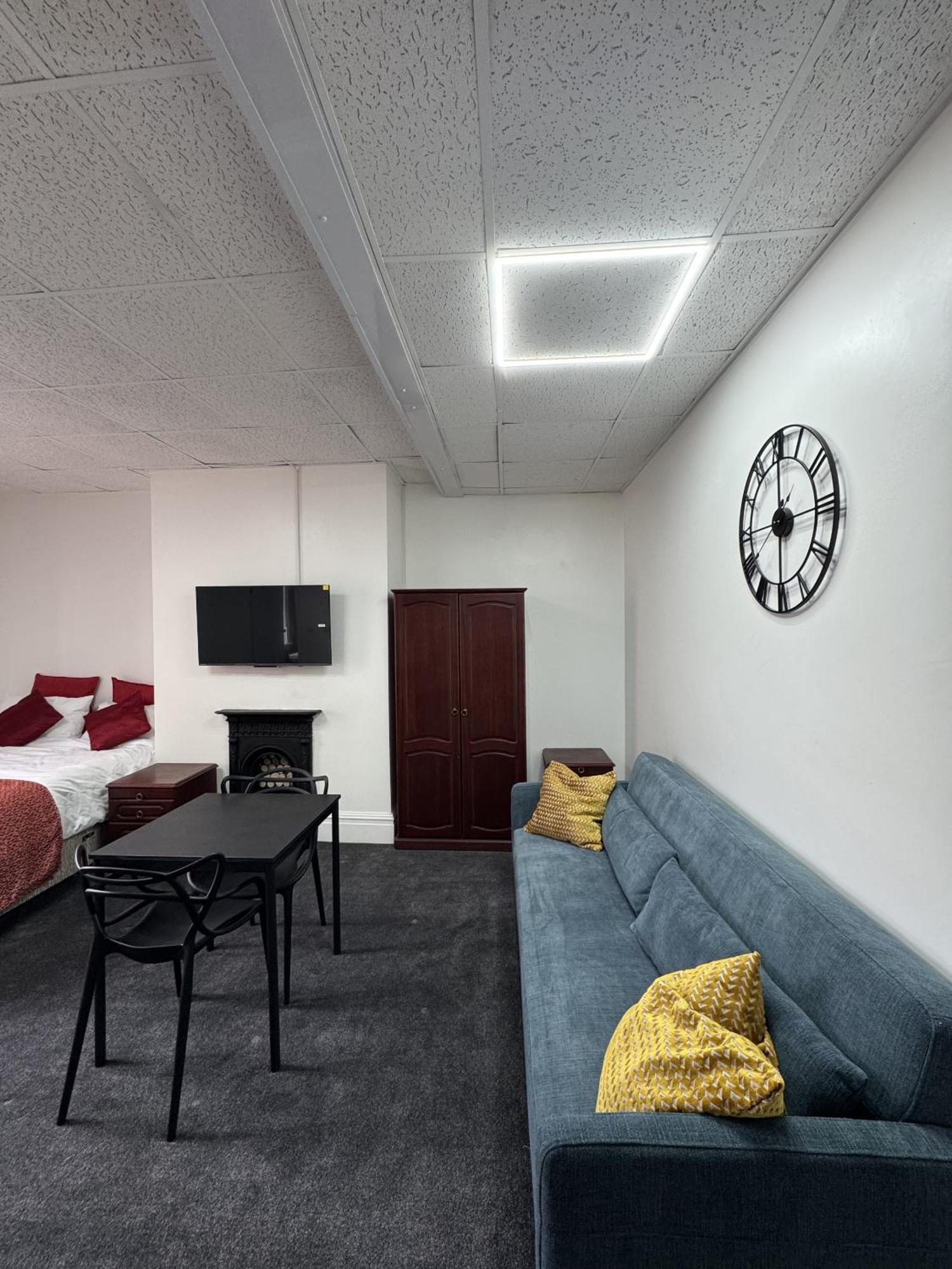 The Wickham Arms Hotel Клекхитон Экстерьер фото
